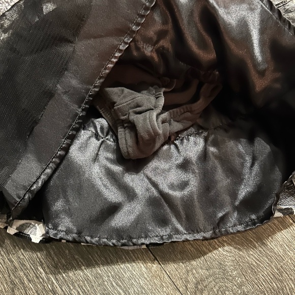 The Children’s Place Size 3t Black Gray Dot Tiered Ruffle Corduroy Full Skirt - Picture 4 of 7